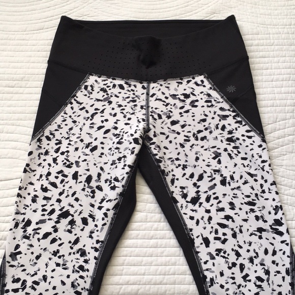 Athleta Trucool Sculptek Stealth Crop Leggings Animal Print M - Picture 3 of 15